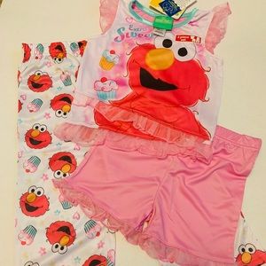 Girl’s Elmo pajama set includes shorts and pants.